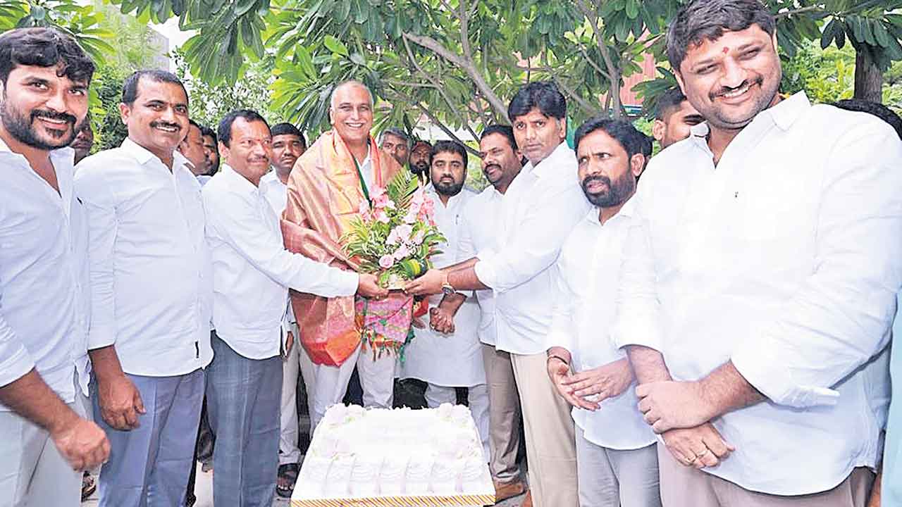 ఘనంగా హరీశ్‌ జన్మదినం.. కేసీఆర్‌, కేటీఆర్‌ శుభాకాంక్షలు