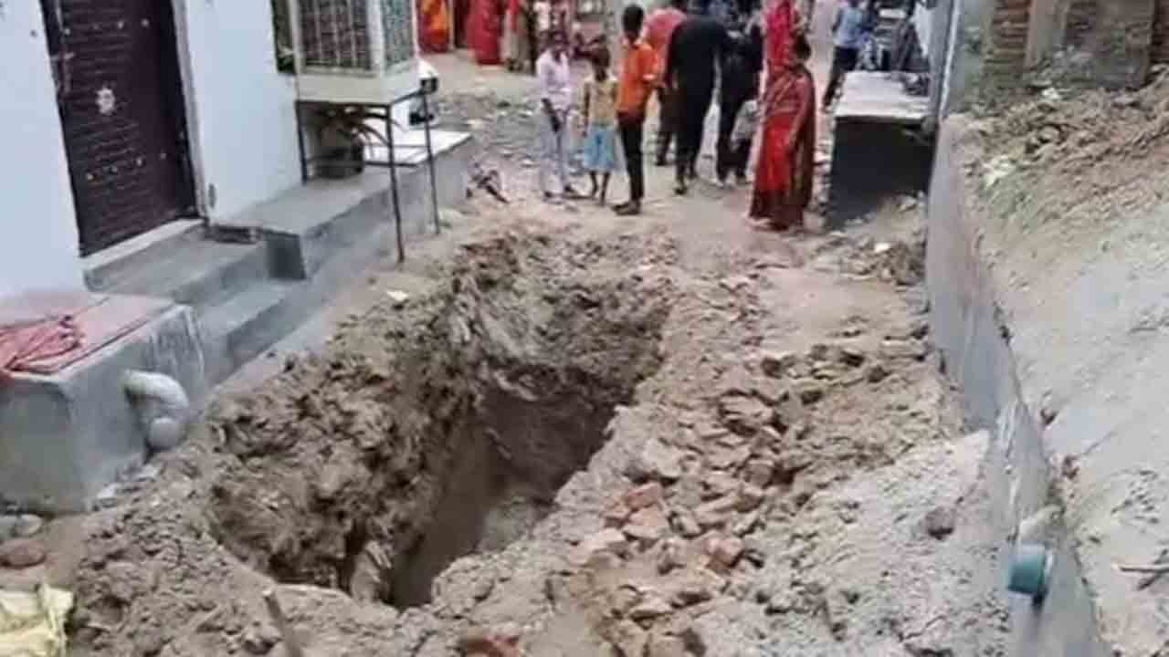 Woman Killed Buried | కోడలిపై అత్యాచారానికి పాల్పడి హత్య చేసిన మామ.. గోతిలో   మృతదేహం పూడ్చివేత