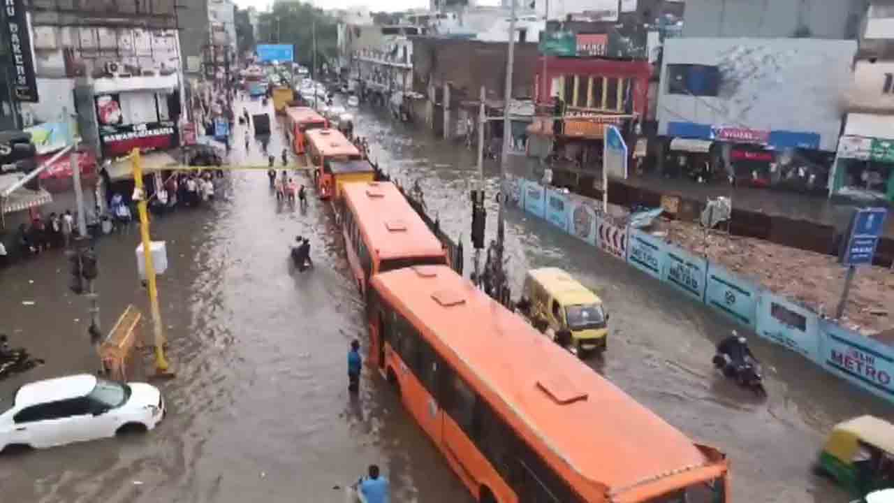 Heavy Rain | ఢిల్లీలో కుండపోత వర్షం.. నీట మునిగిన లోతట్టు ప్రాంతాలు..Video