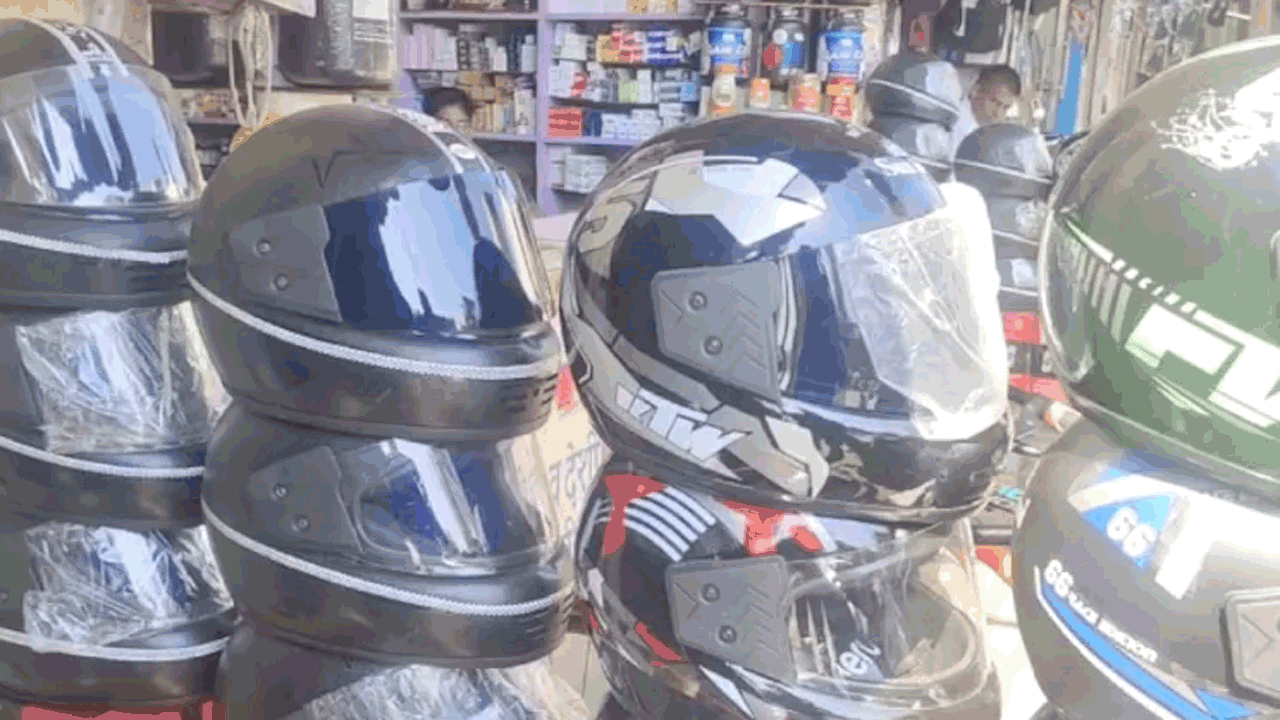 Helmet | టూవీలర్‌ కొన్నపుడే రెండు హెల్మెట్లు తప్పనిసరి.. కేంద్రం కీలక ఆదేశాలు జారీ..!