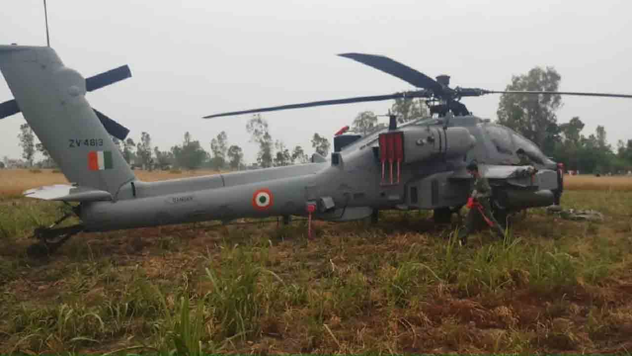 IAF Apache | యుద్ధ హెలికాప్టర్‌లో సాంకేతిక లోపం.. పఠాన్‌కోట్‌లో ఎమర్జెన్సీ ల్యాండింగ్‌