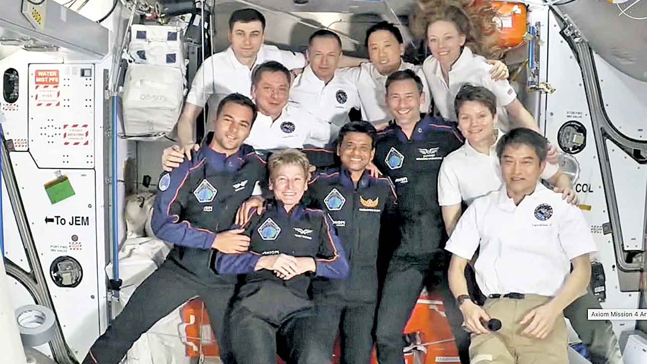 ఐఎస్‌ఎస్‌లోకి ‘శుభ’ స్వాగతం.. చరిత్ర సృష్టించిన శుభాన్షు శుక్లా