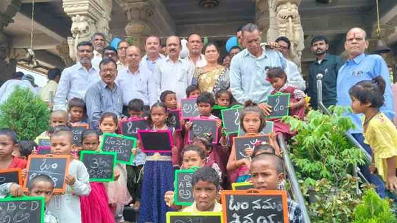 DD Jadhav Ambaji | ఉన్నత చదువులతోనే సమాజంలో మార్పులు : ఉట్నూర్ ఐటీడీఏ డీడీ జాదవ్ అంబాజీ