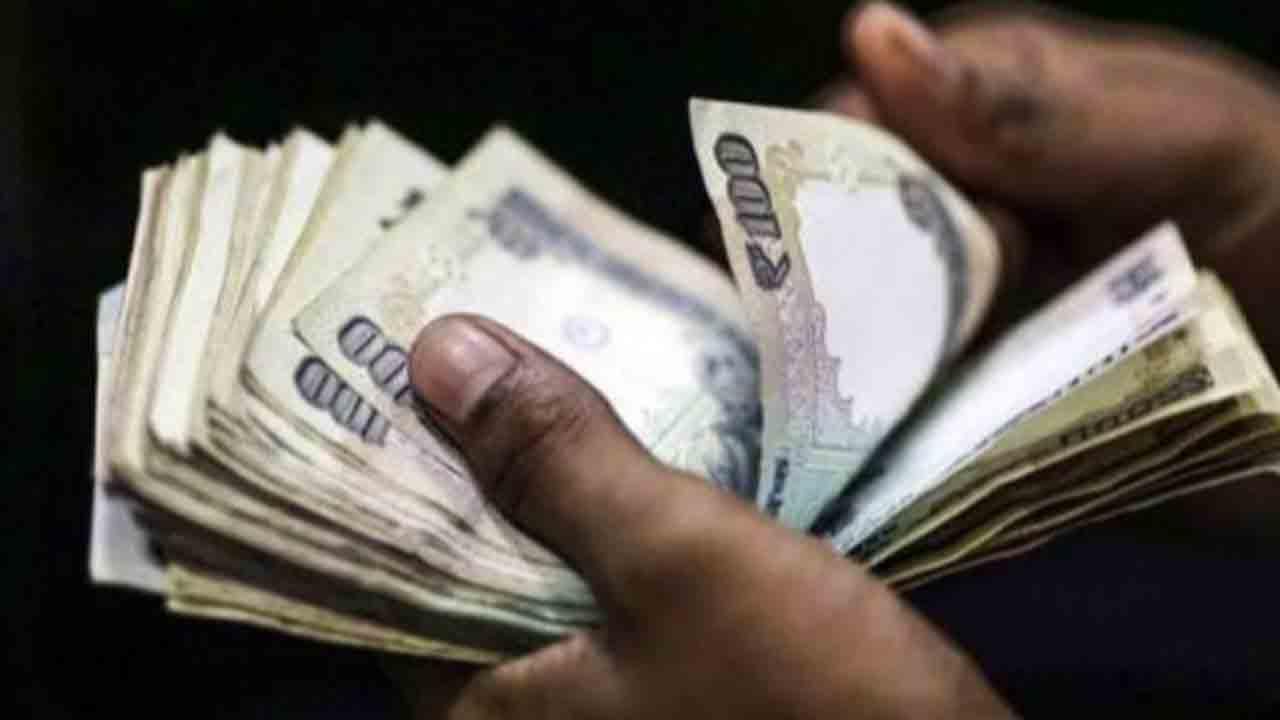 Illegal Collections | ‘అక్రమ వసూళ్లకు పాల్పడుతున్న పాఠశాలల గుర్తింపు రద్దు చేయాలి’