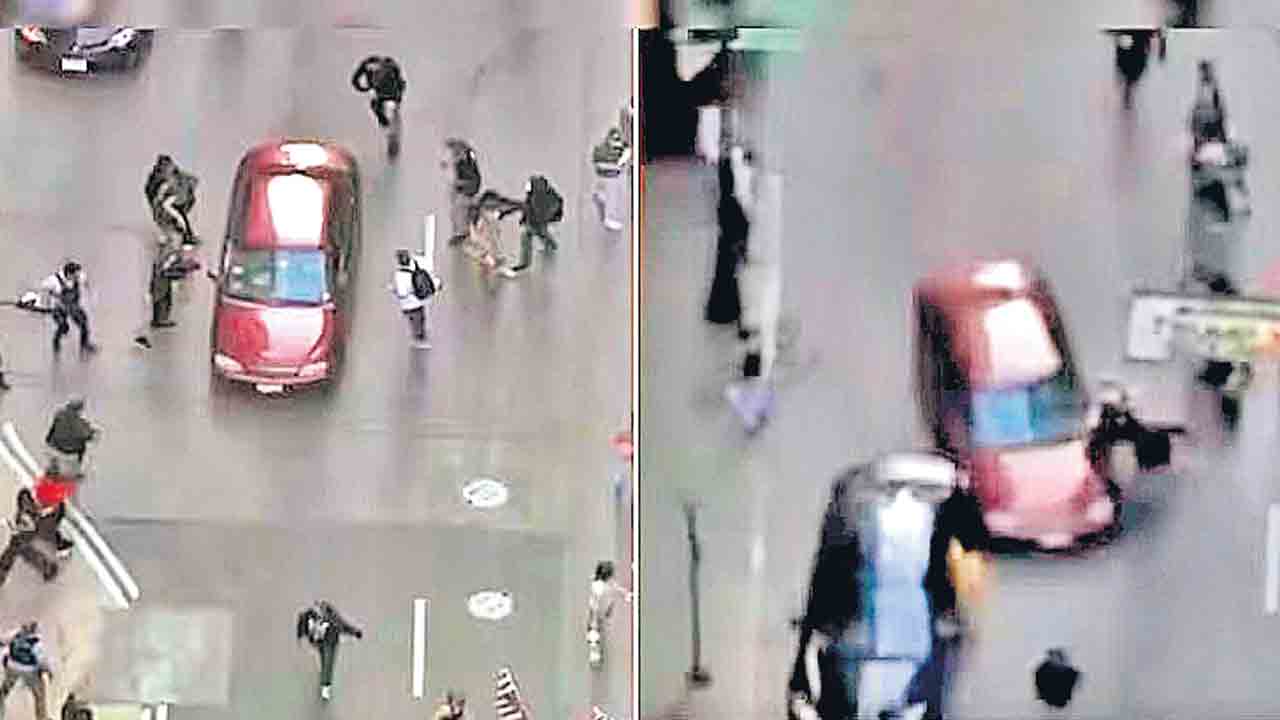 నిరసనకారులపైకి దూసుకొచ్చిన కారు