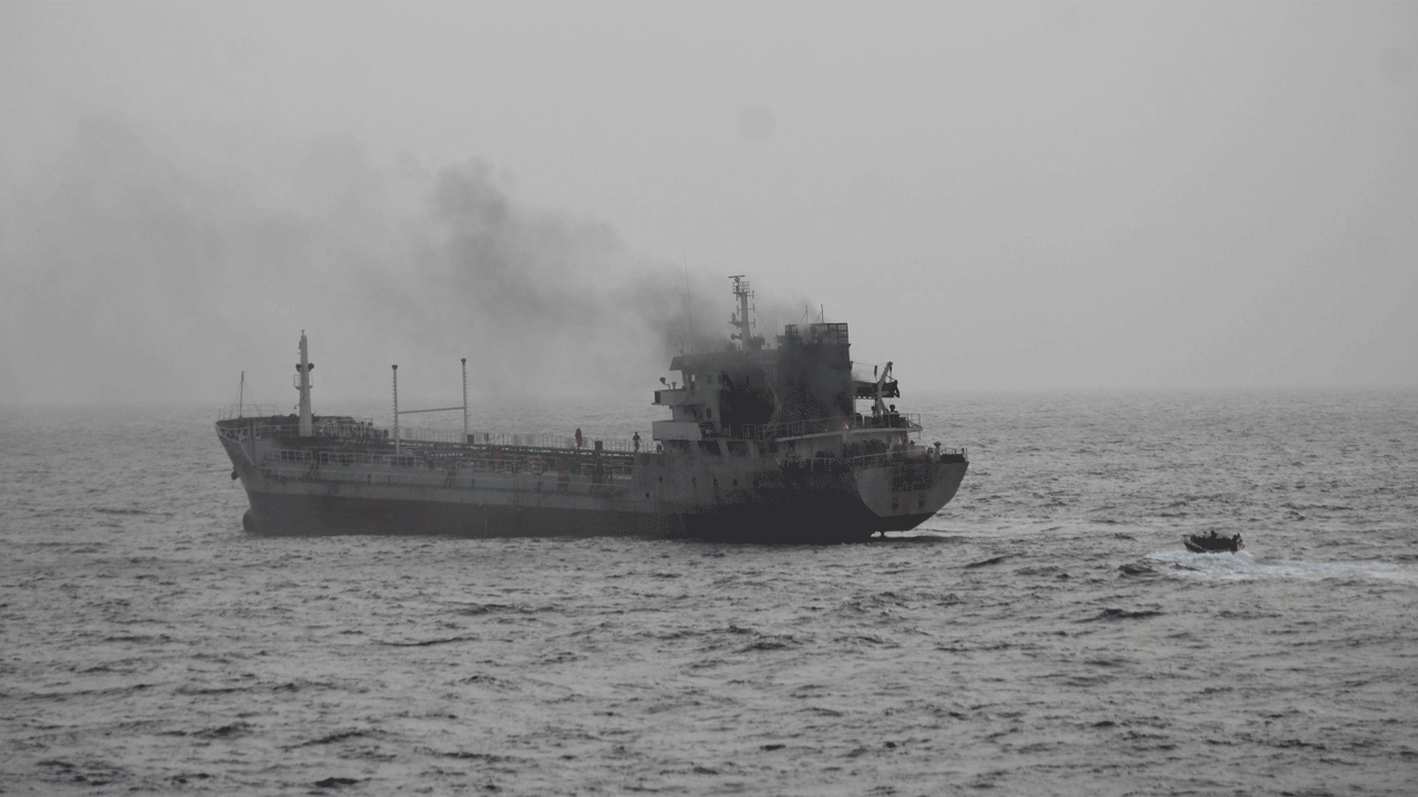 Indian Navy | భారతీయ సిబ్బందితో వెళ్తున్న నౌకలో అగ్నిప్రమాదం.. కాపాడిన నేవీ