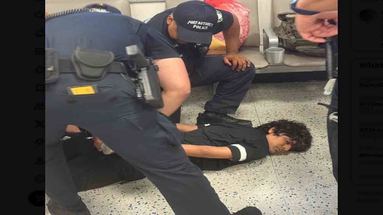 Indian student pinned to ground | భారతీయ విద్యార్థి పట్ల అమెరికాలో అమానుషం..   ఎయిర్‌పోర్ట్‌లో నేలకేసి నొక్కి చేతులకు సంకెళ్లు