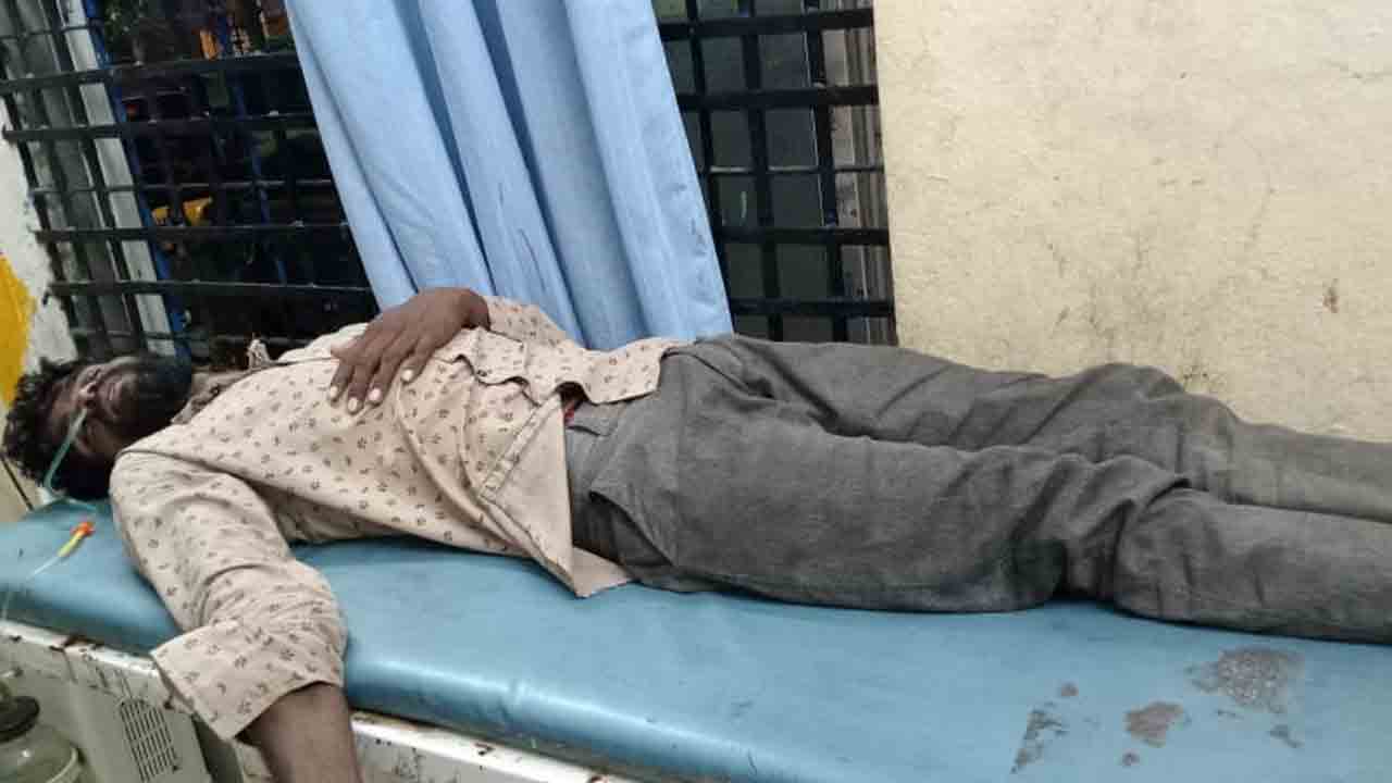 Indiramma Beneficiary | ఇల్లు మంజూరైందని చెప్పి పేరు తొలగింపు.. ఇందిరమ్మ ఇల్లు లబ్ధిదారుడి ఆత్మహత్యాయత్నం