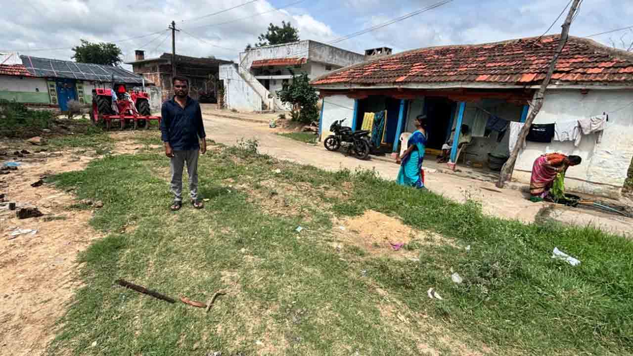 Indiramma Illu | ఉండటానికి ఇల్లు లేదు.. జాబితాలో పేరు లేదు