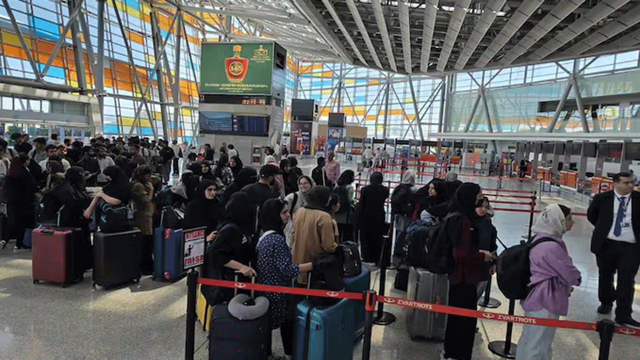 Iran | భారతీయుల కోసం గగనతలాన్ని తెరిచిన ఇరాన్‌.. నేడు ఢిల్లీకి తొలి విమానం