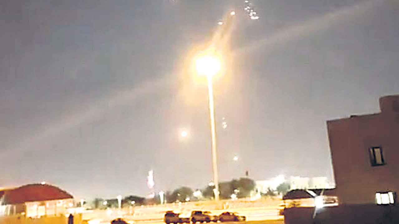 అమెరికాపై ఇరాన్‌ ప్రతీకార దాడి.. ఖతార్‌, ఇరాక్‌లోని స్థావరాలపై క్షిపణుల వర్షం