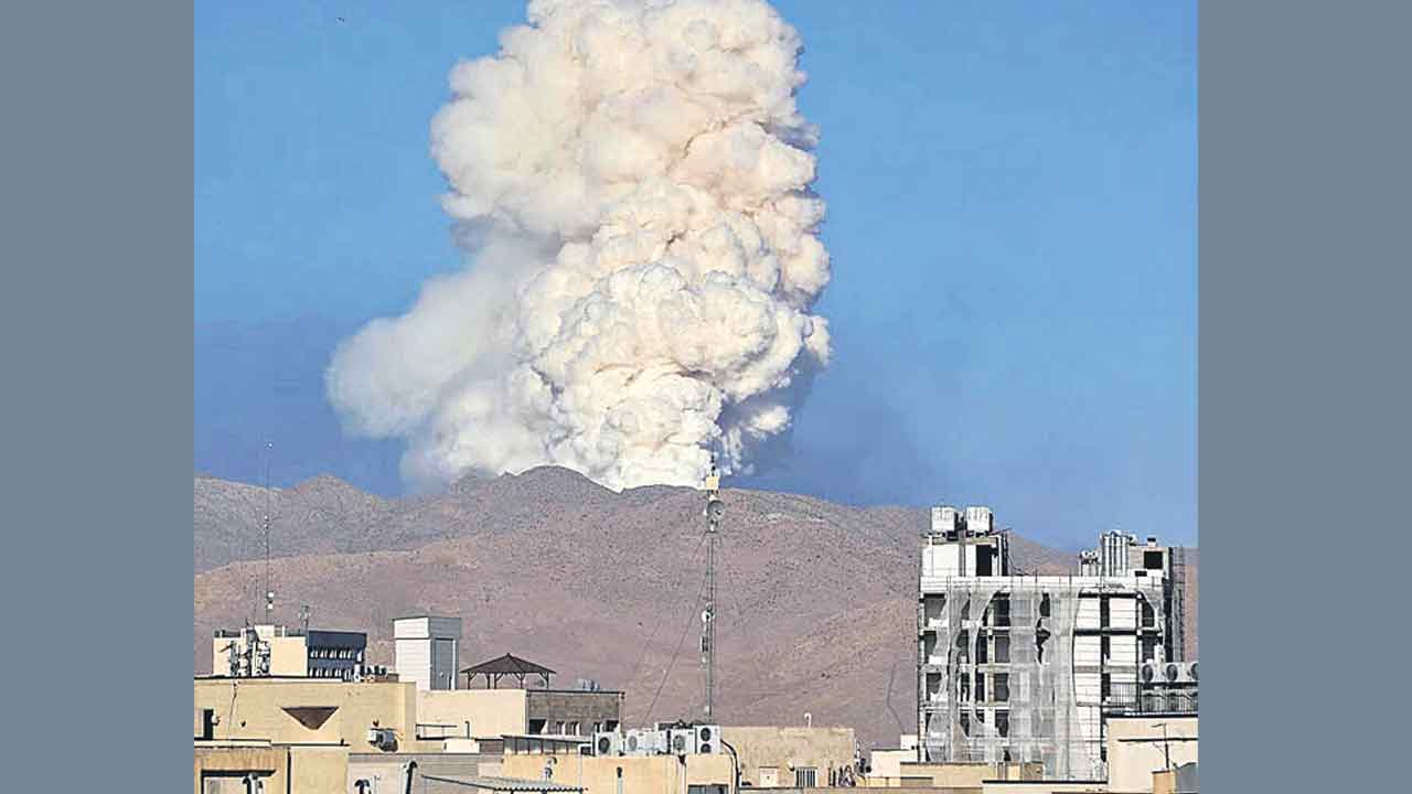 ఇరాన్‌ మిస్సైల్‌ లాంచర్స్‌ ధ్వంసం