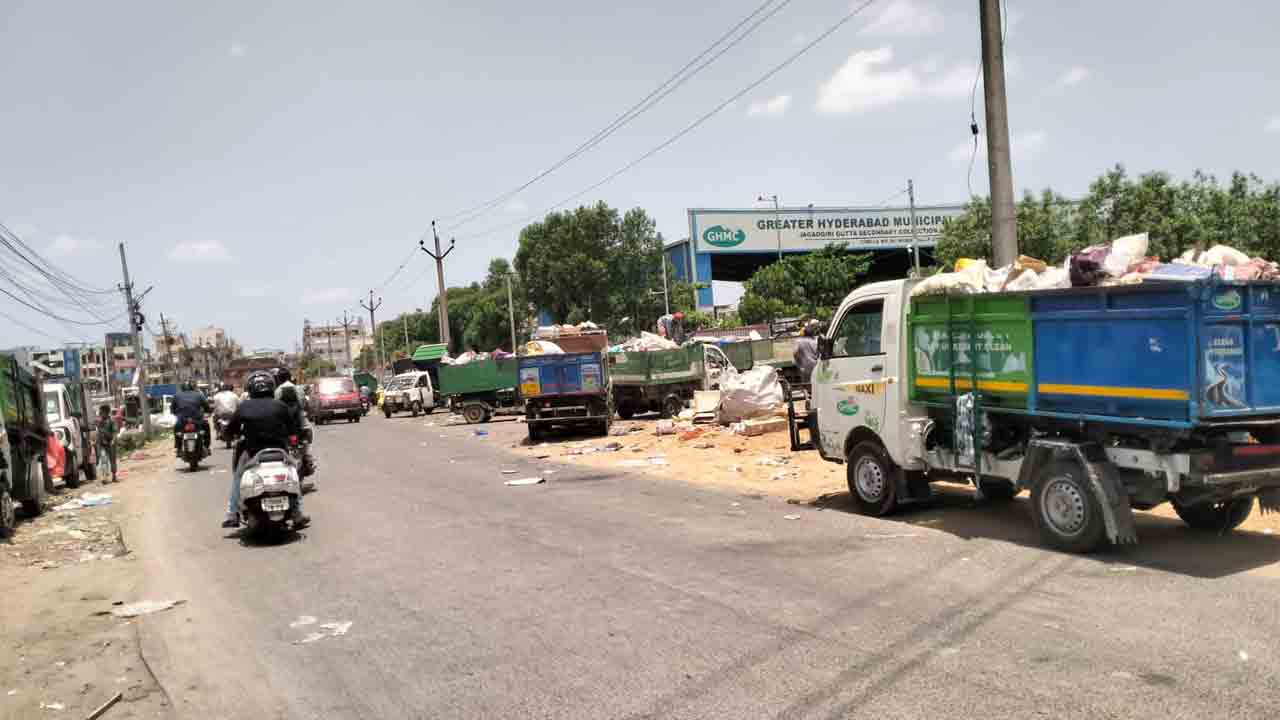 Dumping yard | డంపింగ్ యార్డు నిర్వహణ లోపం.. ట్రాఫిక్‌తో వాహనదారులకు తప్పని తిప్పలు
