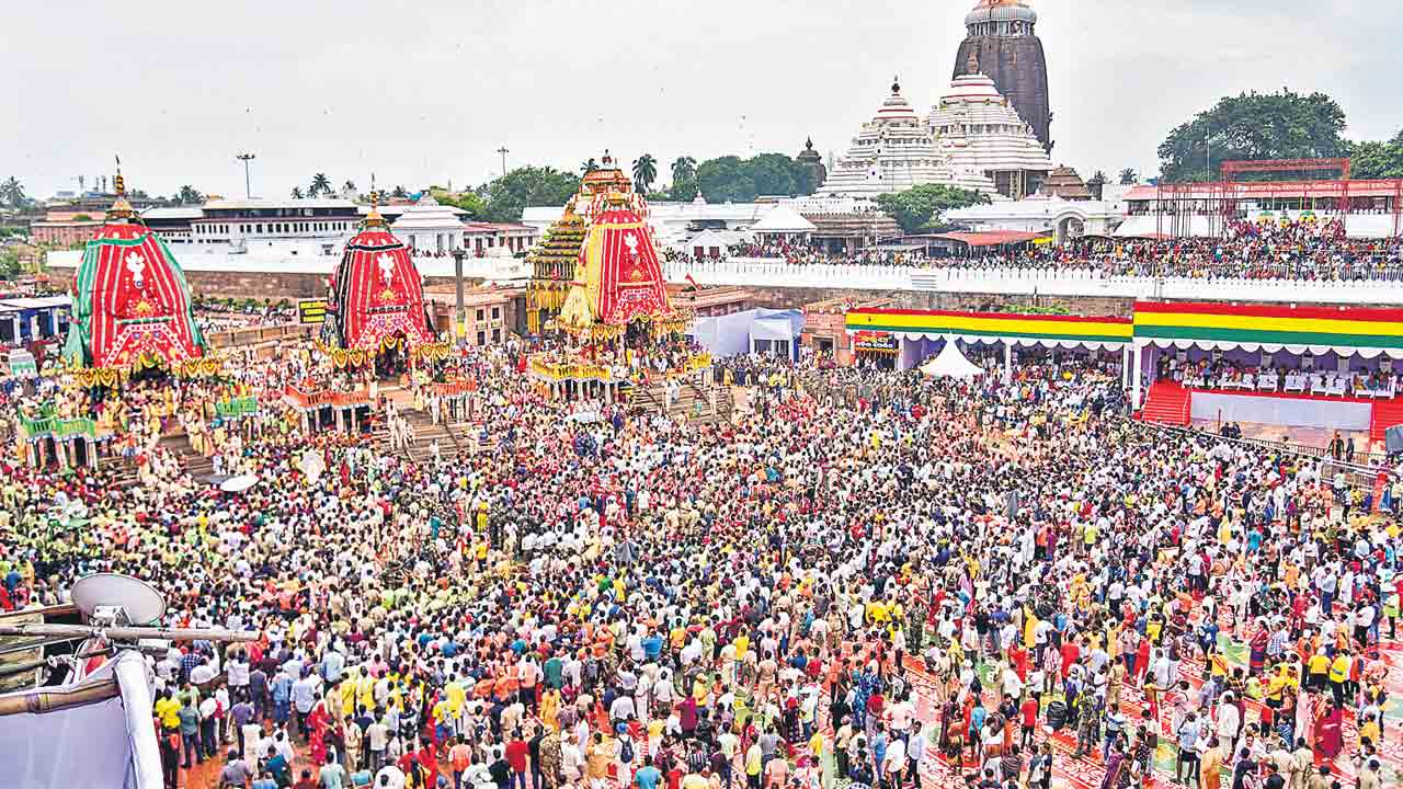 వైభవంగా పూరీ జగన్నాథుని రథయాత్ర
