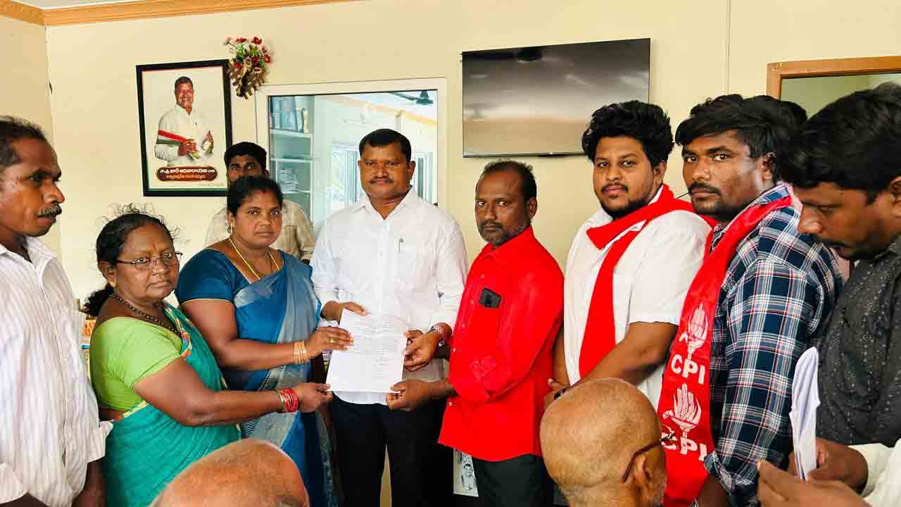 స్థానిక సమస్యలపై సీపీఐ ఆధ్వర్యంలో.. ‘పేట’ ఎమ్మెల్యే ఇంటి ముట్టడి
