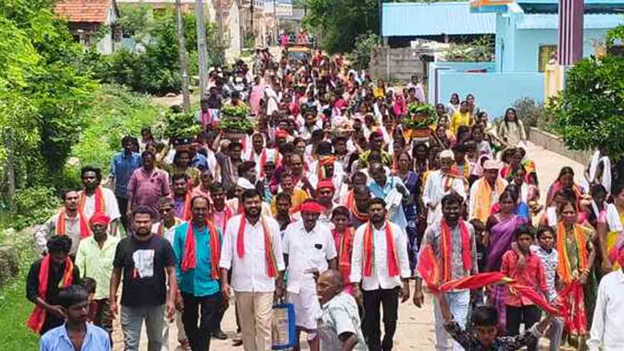 Mutyala Pochamma anniversary | ఘనంగా ముత్యాల పోచమ్మ వార్షికోత్సవం.. వైభవంగా గంగనీళ్ల ఊరేగింపు