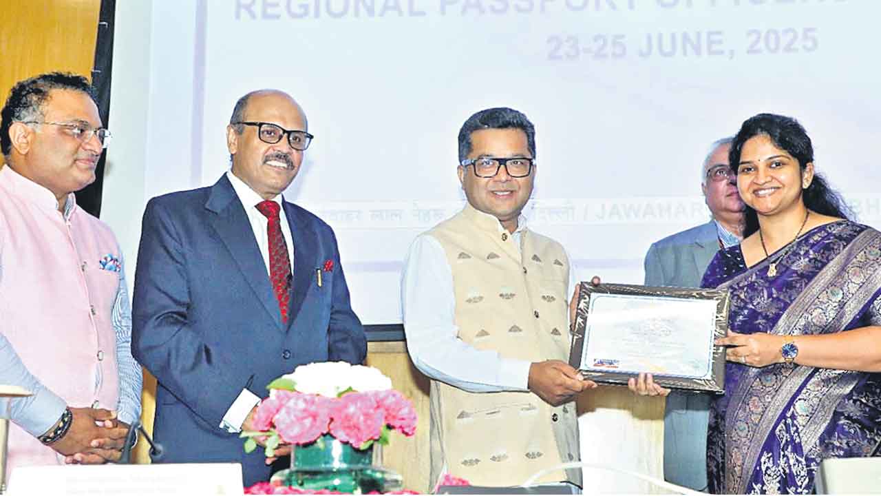 హైదరాబాద్‌ పాస్‌పోర్ట్‌ కార్యాలయానికి పురస్కారం