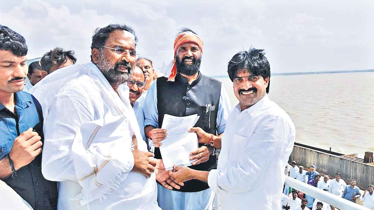 జూరాల ప్రాజెక్టుకు ఏమీ కాలేదు.. ఉత్తమ్‌కుమార్‌రెడ్డి వెల్లడి