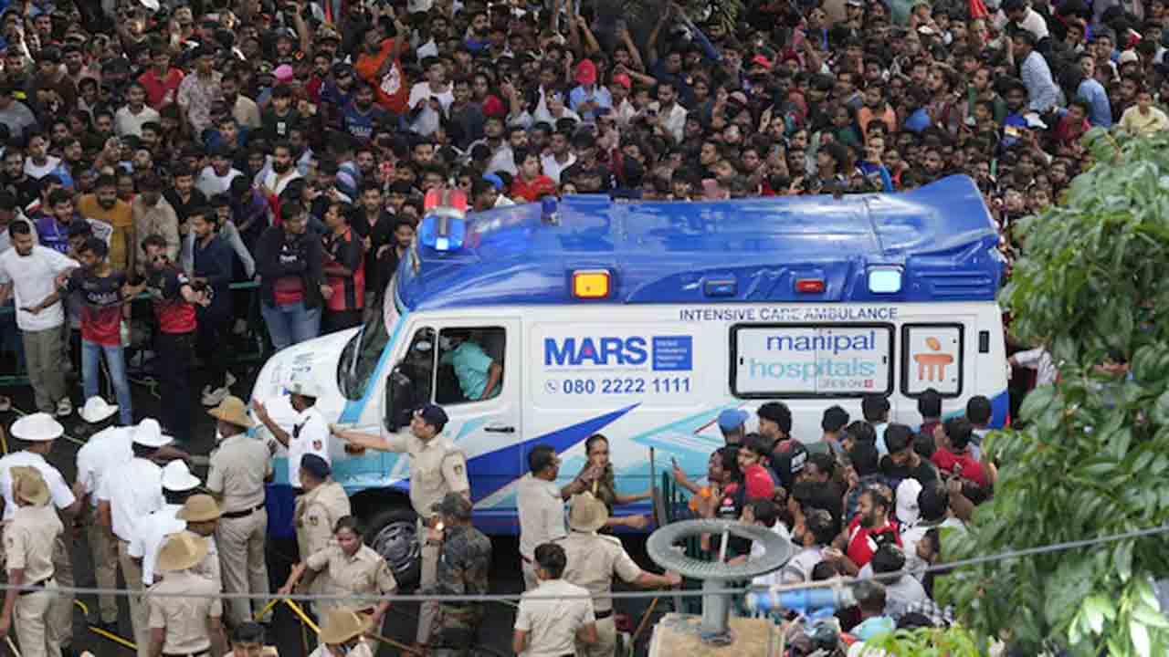 Bengaluru Stampede | బెంగళూరు తొక్కిసలాట.. కేఎస్సీఏ సెక్రటరీ, ట్రెజరర్ రాజీనామా