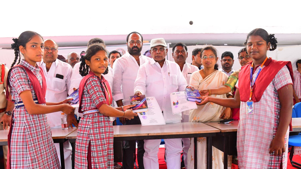 పరిసరాల శుభ్రత అందరి బాధ్యత : చేవెళ్ల ఎమ్మెల్యే కాలె యాదయ్య