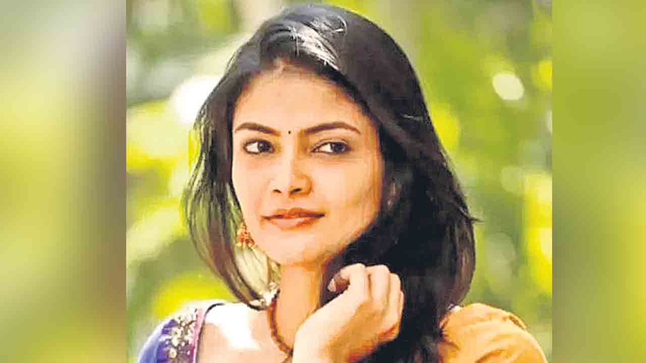 పబ్‌లో గొడవ నటి కల్పికపై కేసు