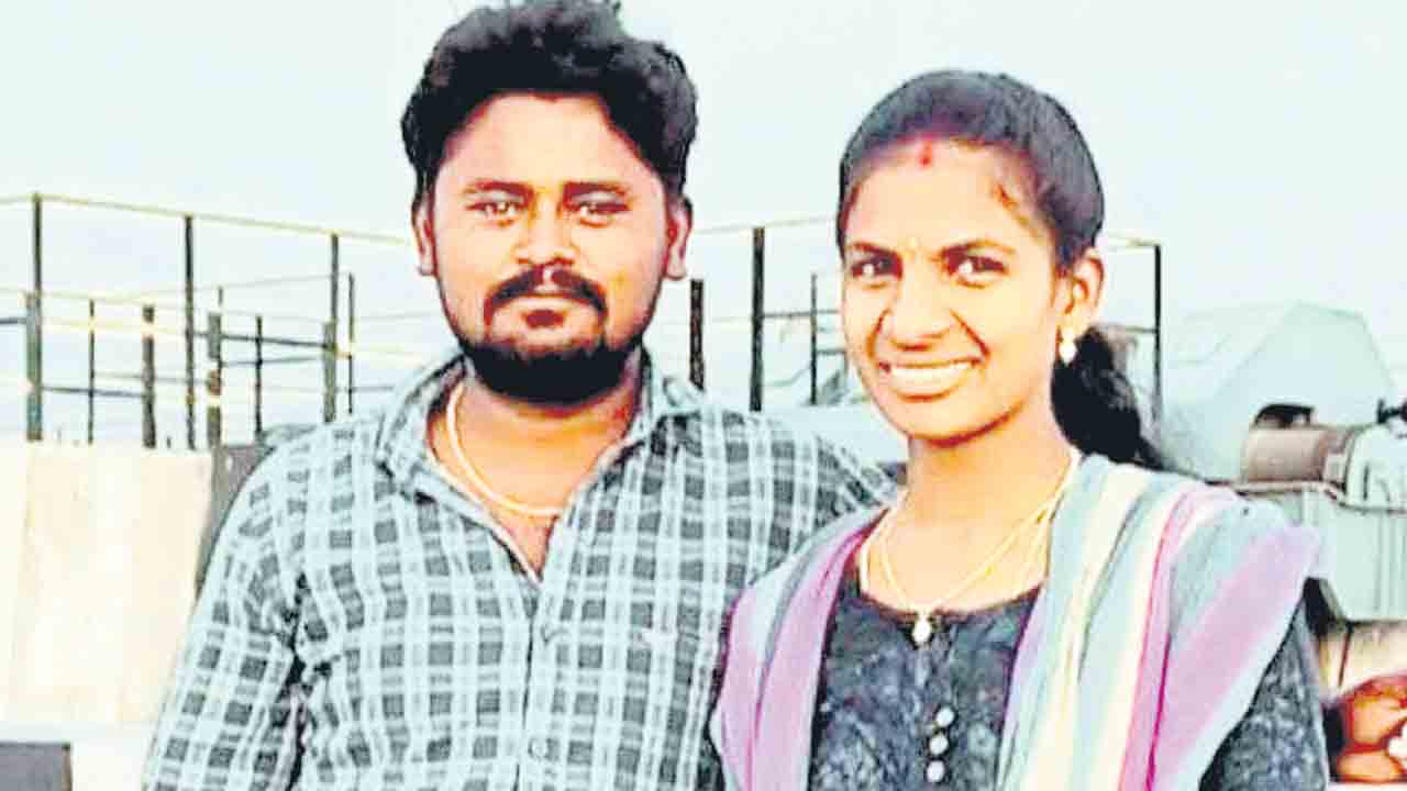 తమ్ముడి పెళ్లికి వెళ్తూ..