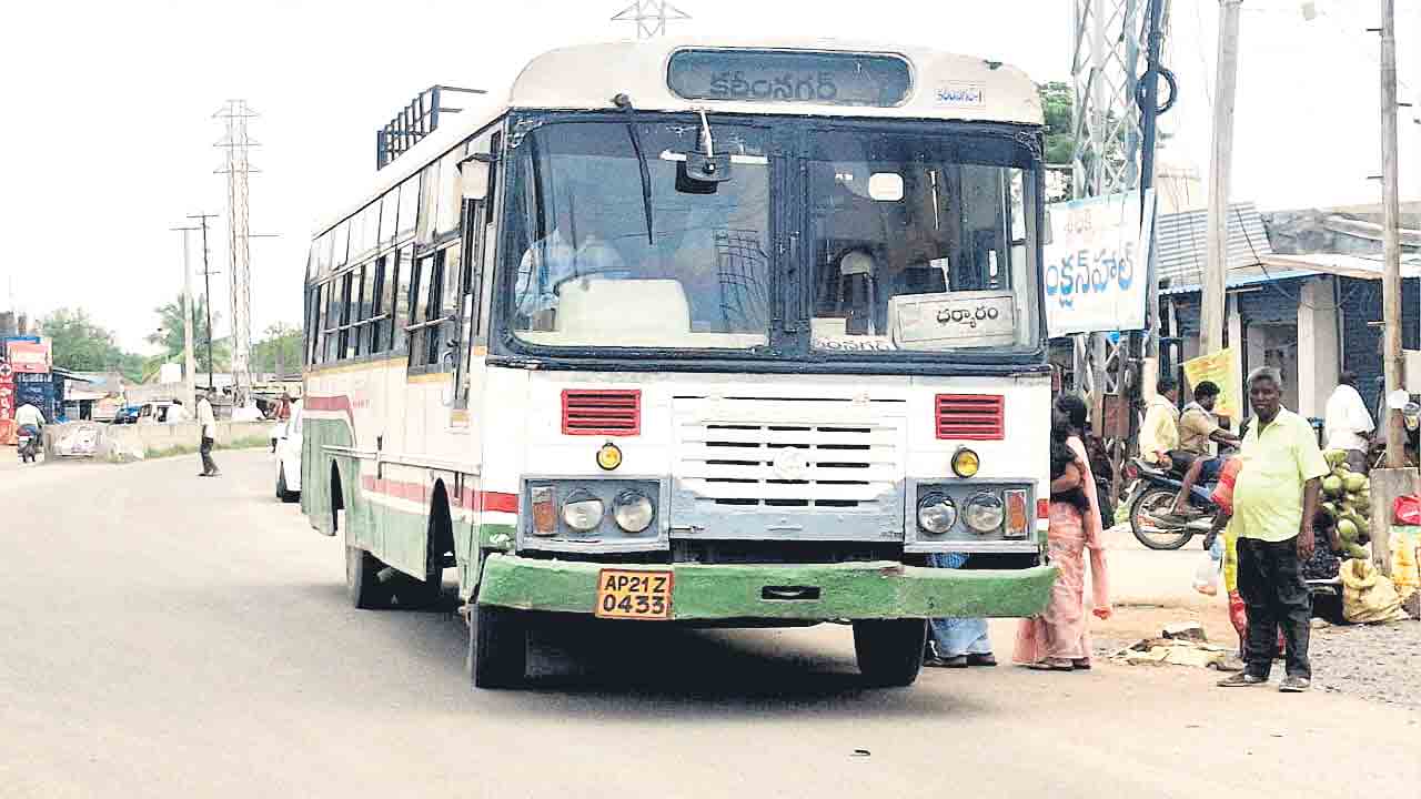 పల్లెకు చేరని ‘మహాలక్ష్మి’!