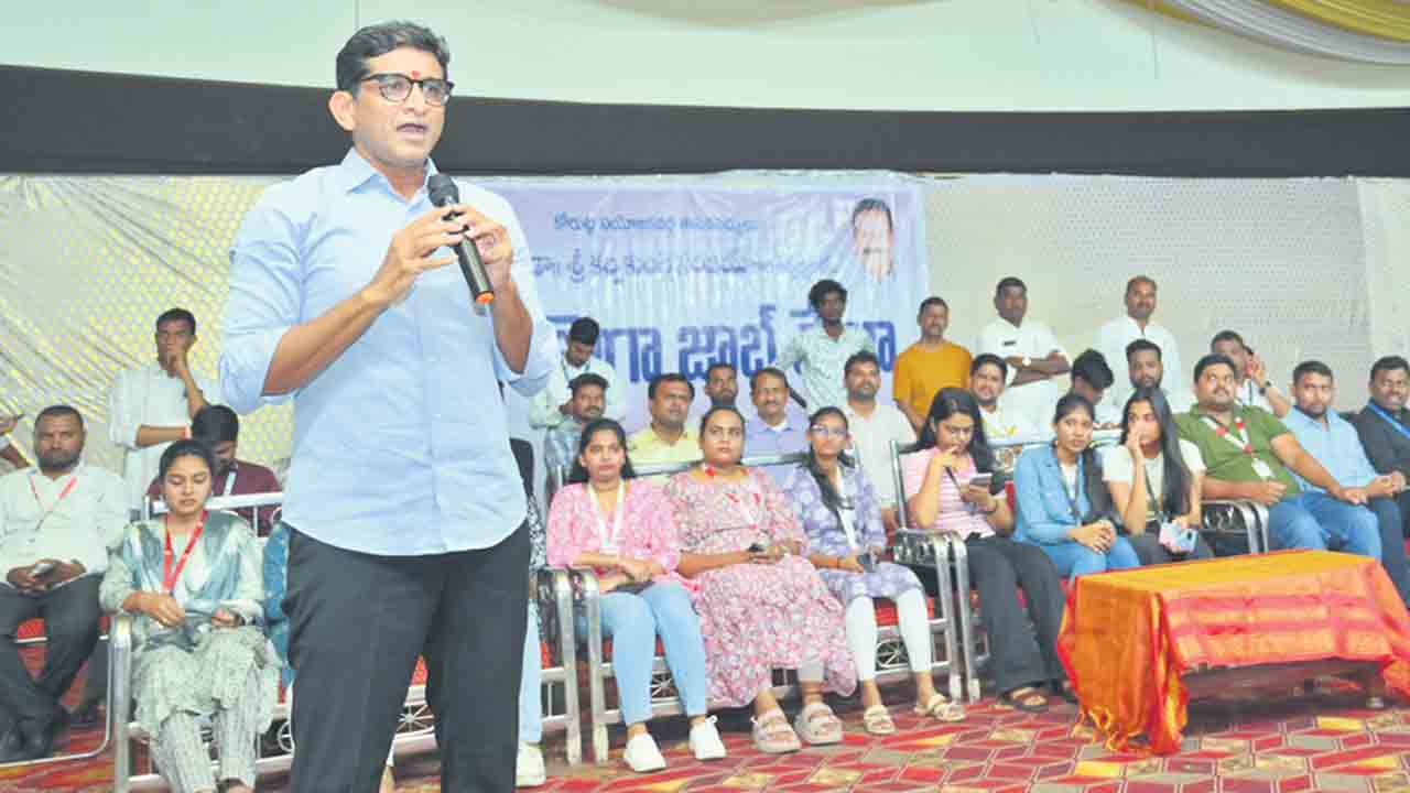 యువత చేతుల్లోనే దేశ భవిష్యత్తు