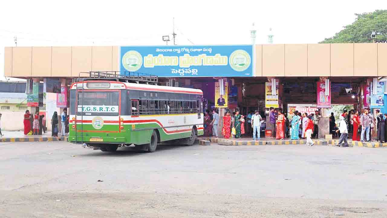 పెద్దపల్లి బస్‌ డిపో సేవలు ప్రారంభమెప్పుడు?