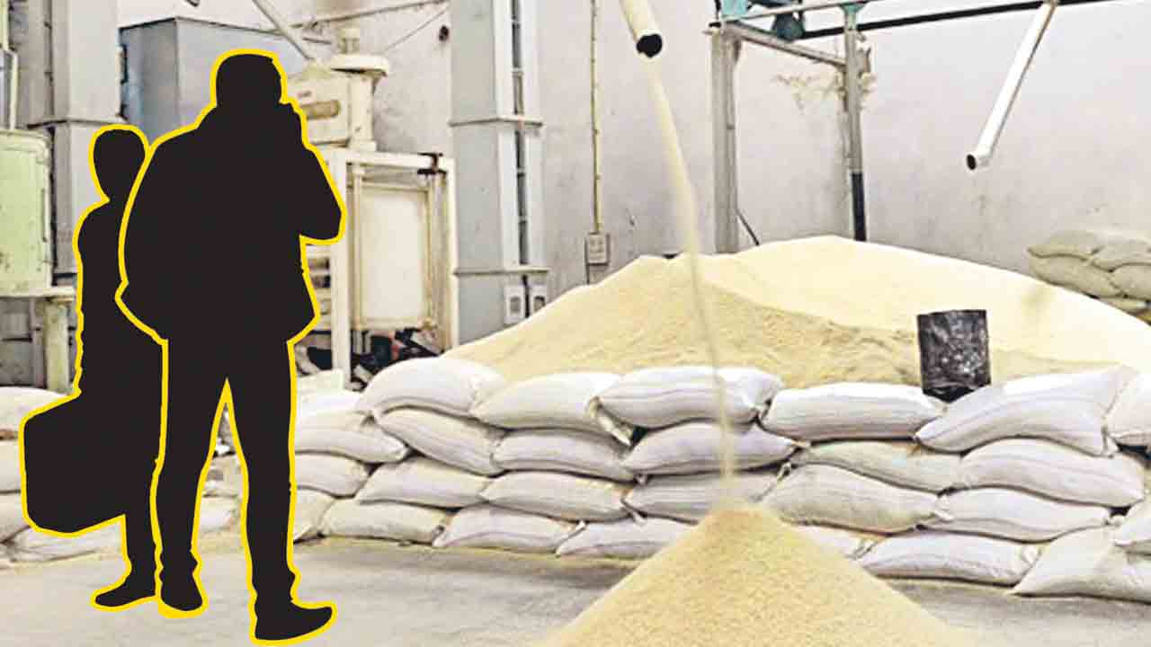 ఆ అధికారులకు బంగారు బిస్కెట్లు?