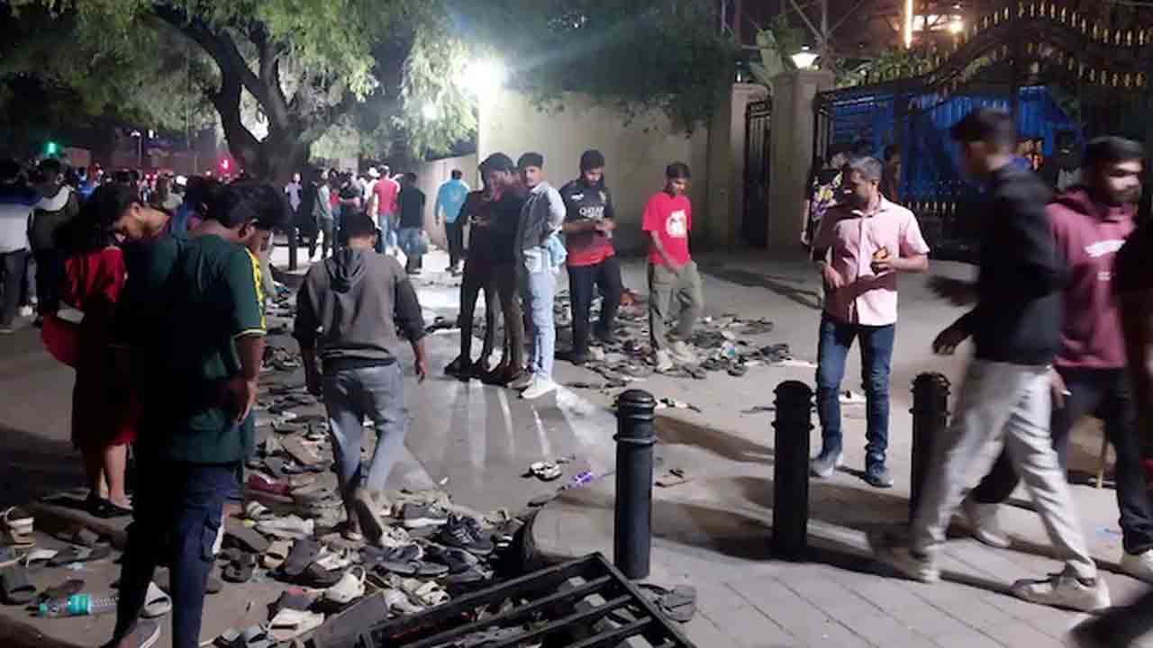 Stampede | తొక్కిసలాట ఘటన.. సుమోటోగా విచారణకు స్వీకరించిన కర్ణాటక హైకోర్టు