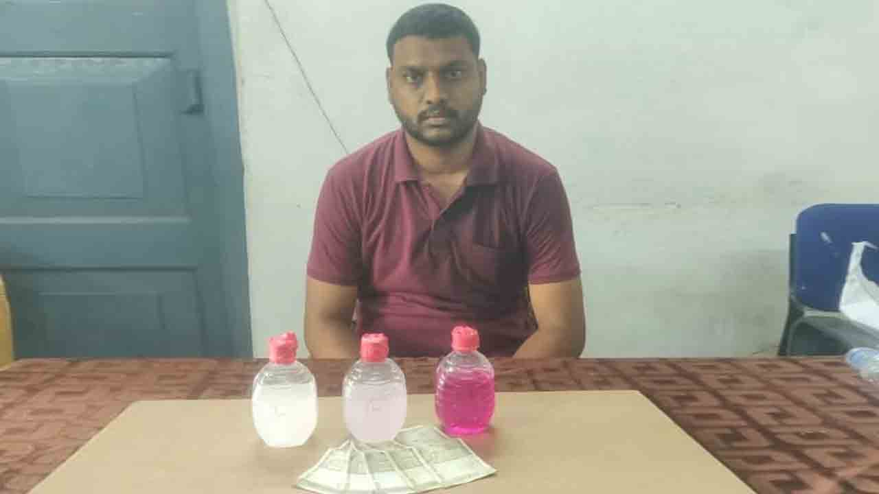 ఏసీబీ వలలో టైపిస్టు