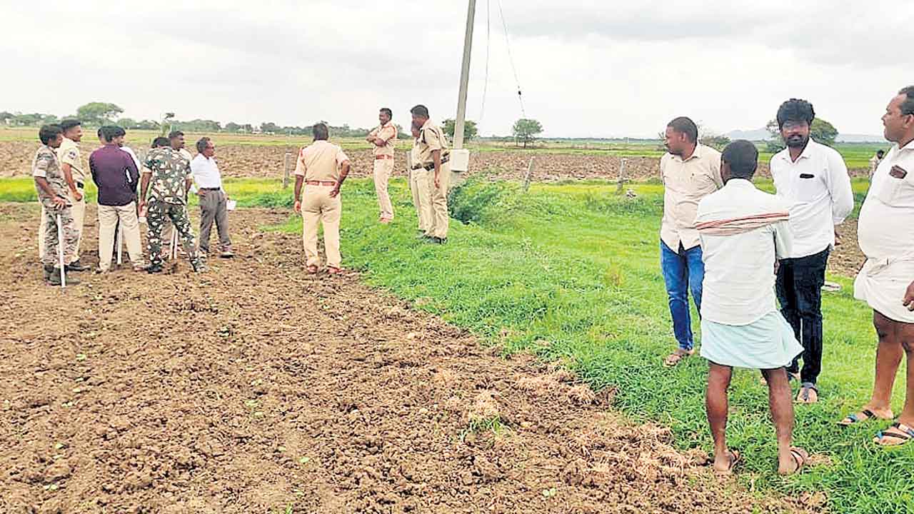 పోలీస్ పహారా మధ్య కొడంగల్ భూసేకరణ సర్వే