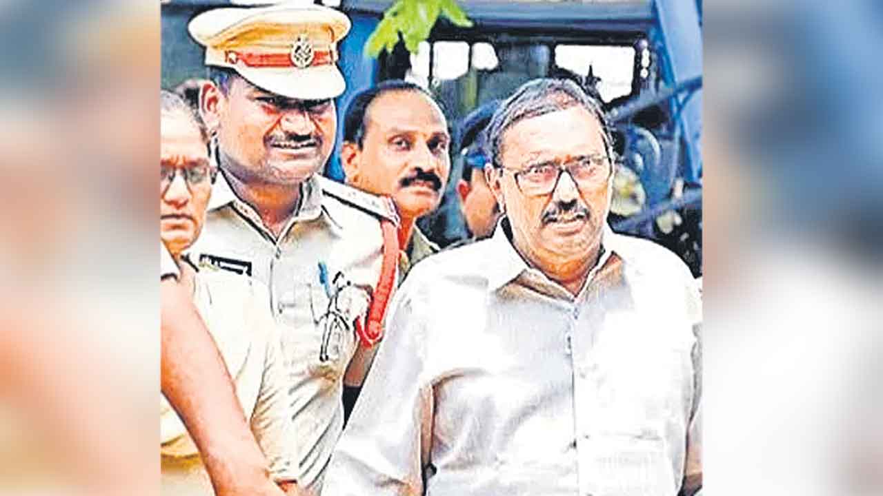 సీనియర్‌ జర్నలిస్ట్‌ కొమ్మినేనికి బెయిల్‌