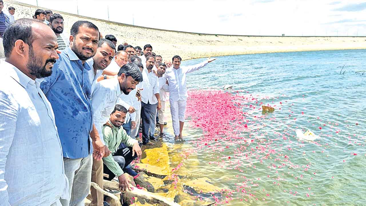 కాళేశ్వరం లేకుంటే ఎడారే.. ప్రాజెక్టు కట్టాకే బతుకులు మారాయన్న అన్నదాతలు