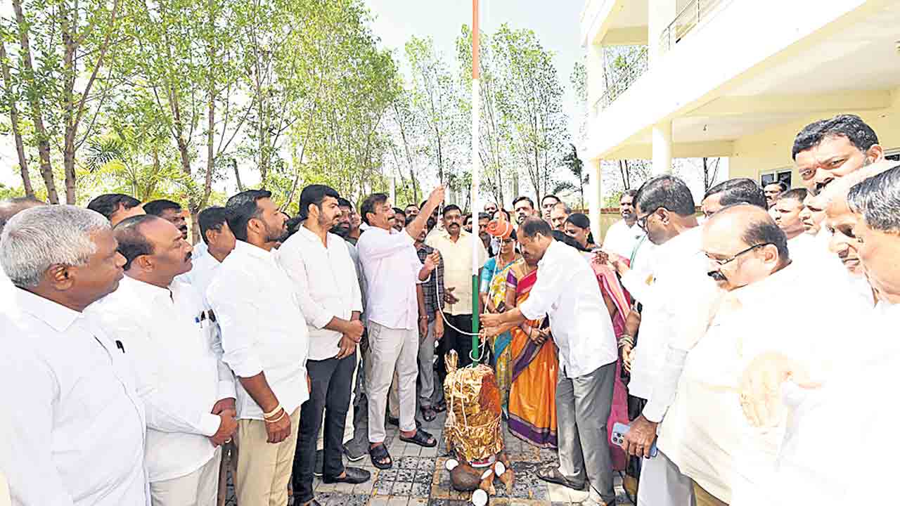 పథకాల పేరుతో కాంగ్రెస్‌ మోసం