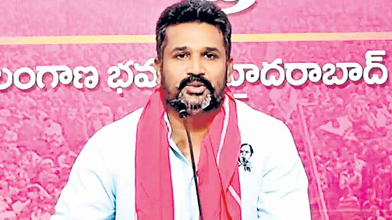ప్రభుత్వ అక్రమాలపై ప్రశ్నిస్తే అక్రమ కేసులు : మన్నె క్రిశాంక్