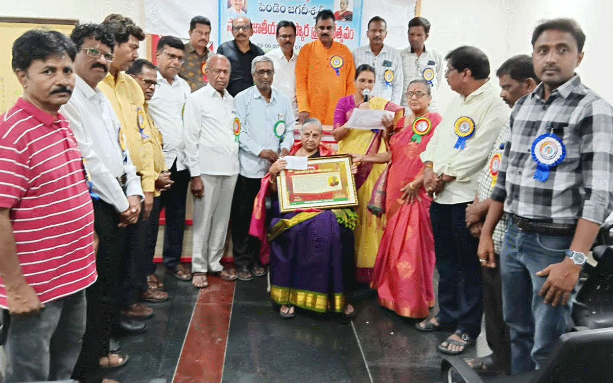 Nalgonda : పెండెం జగదీశ్వర్ సాహిత్య సేవ చిరస్మరణీయం : గరిపెల్లి అశోక్