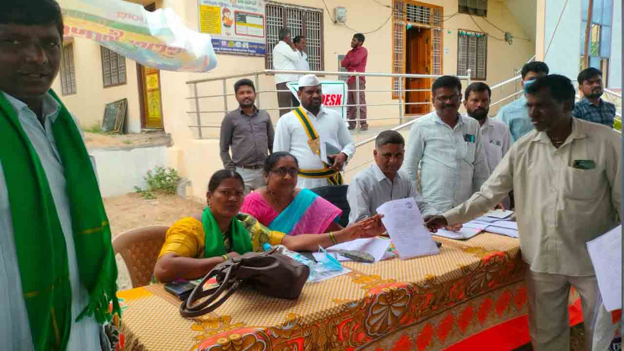 Land Issues | భూ సమస్యలు ఉంటే మా దృష్టికి తీసుకురావాలి : జాయింట్‌ కలెక్టర్‌ అబ్ధుల్‌ హమీద్‌