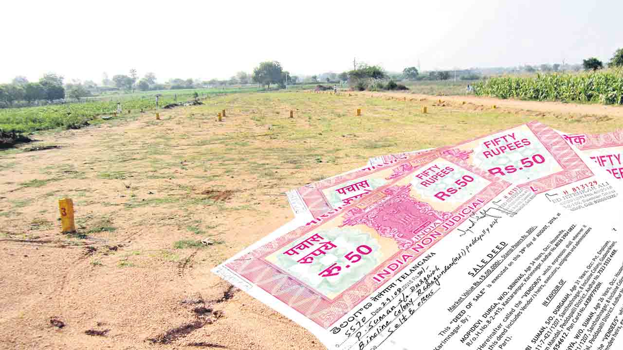 రేకుర్తిలో భూముల రిజిస్ట్రే షన్లకు బ్రేక్‌