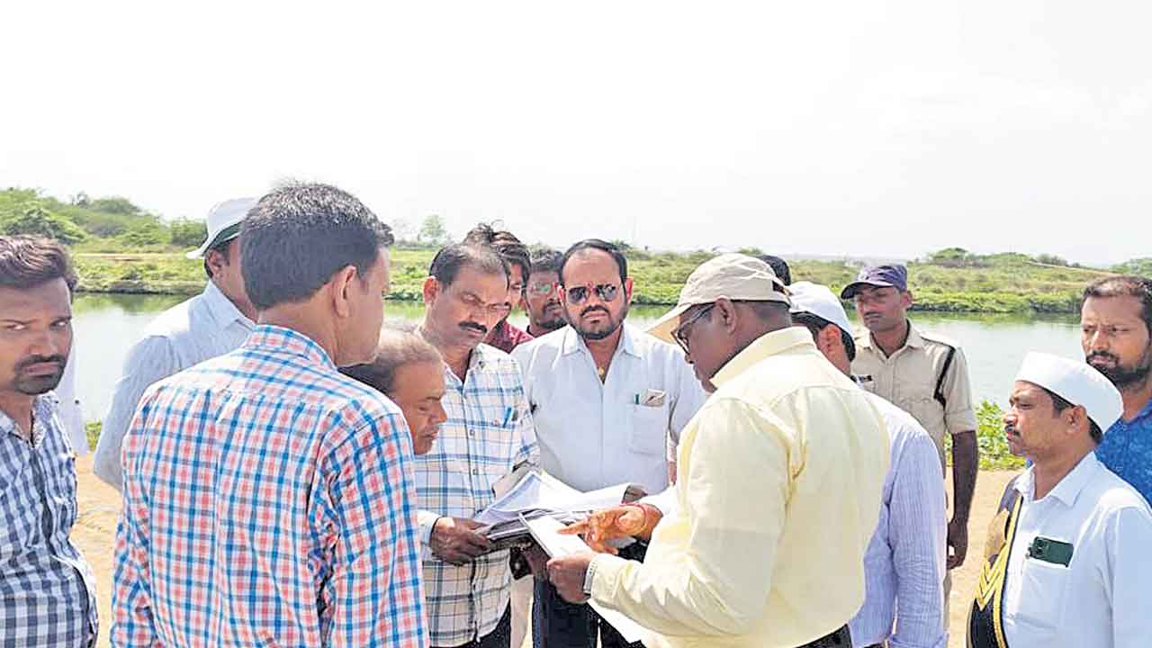 ఎల్లంపల్లిలో భూముల కబ్జా నిజమే