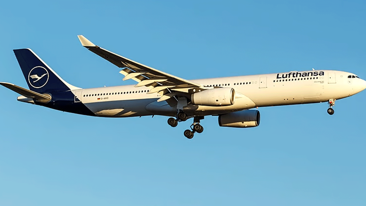 Bomb Threats | జ‌ర్మ‌నీ నుంచి హైద‌రాబాద్ వ‌స్తున్న విమానం వెన‌క్కి మ‌ళ్లింపు