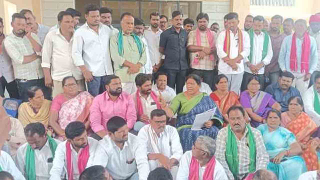 MLA Kovalakshmi | ప్రోటోకాల్ పాటించని అధికారులను సస్పెండ్ చేయాలి : ఎమ్మెల్యే కోవలక్ష్మీ