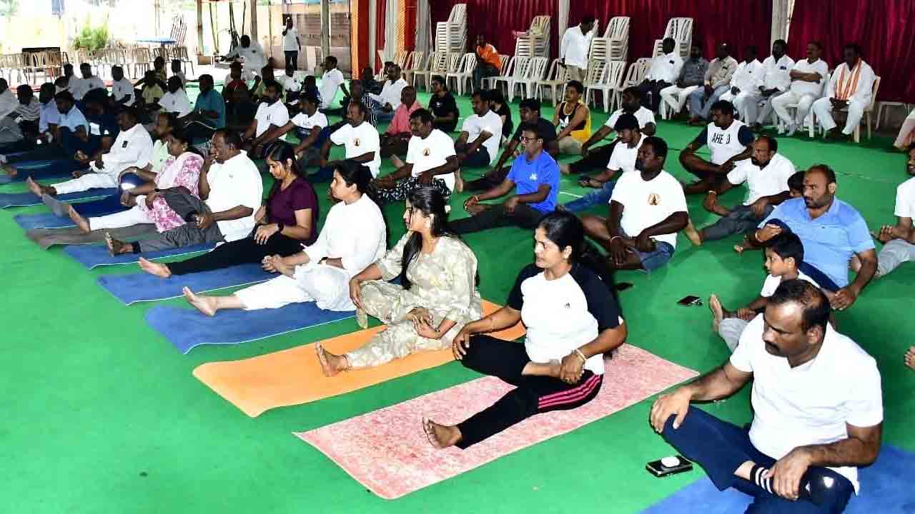 MLA Mallareddy | యోగా చేయండి.. ప్రశాంతమైన జీవనం పొందండి : ఎమ్మెల్యే చామకూర మల్లారెడ్డి