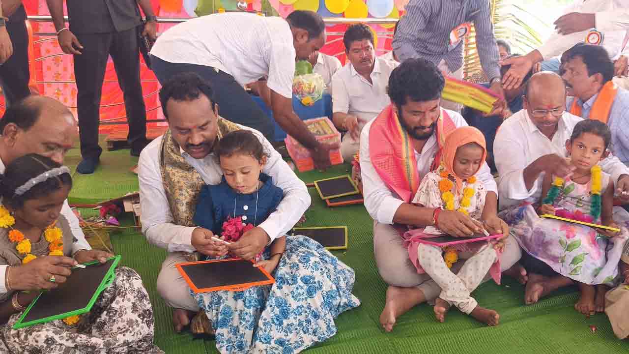 Mass literacy Programme | చిన్నారులకు అక్షరాభాస్యం చేయించిన ఎంపీ, ఎమ్మెల్యే