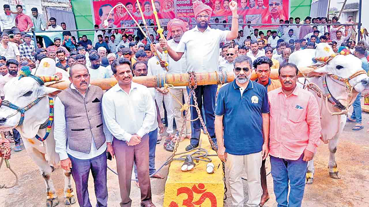 తెలంగాణం సస్యశ్యామలం కేసీఆర్‌ ఘనతే