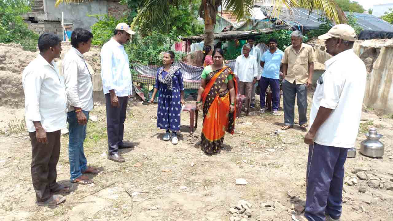 Indiramma Indlu | ప్రభుత్వ నిబంధనల మేరకే ఇందిరమ్మ ఇండ్లను నిర్మించాలి: ఎంపీవో రఘుపతిరెడ్డి