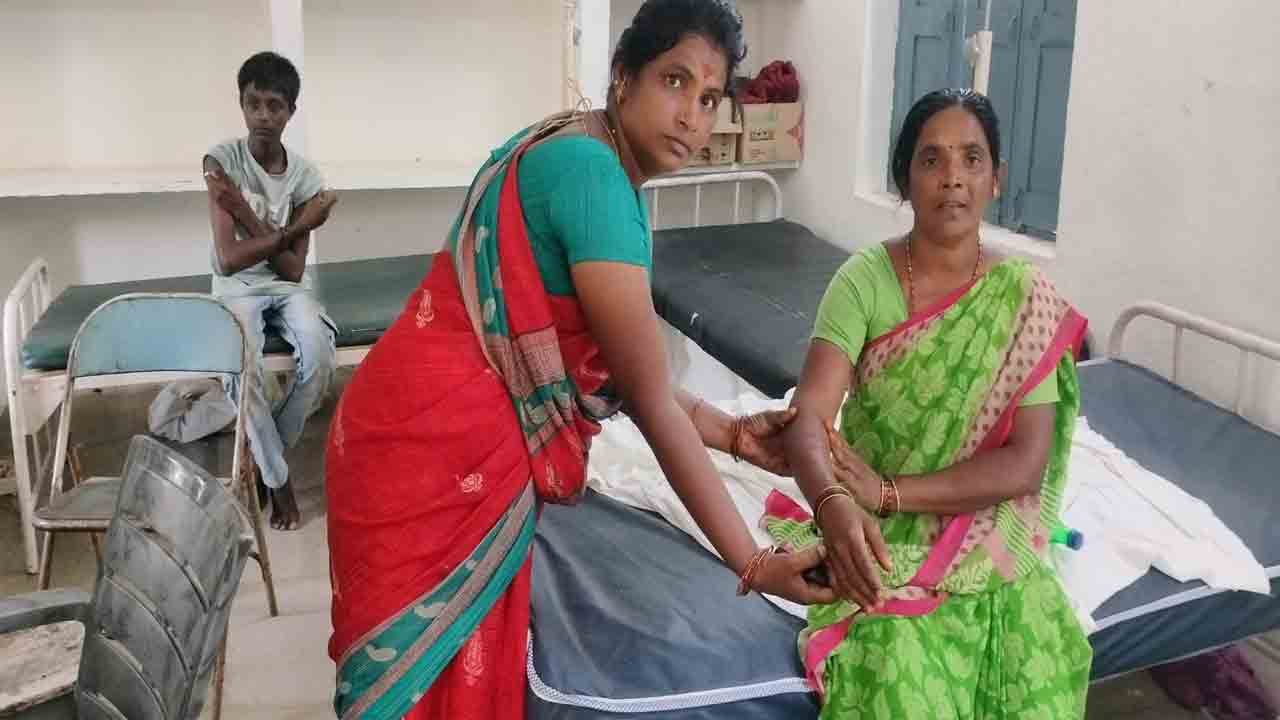 Mad Dog | 13 మందిని కరిచిన పిచ్చికుక్క.. దవాఖానాకు బాధితుల క్యూ