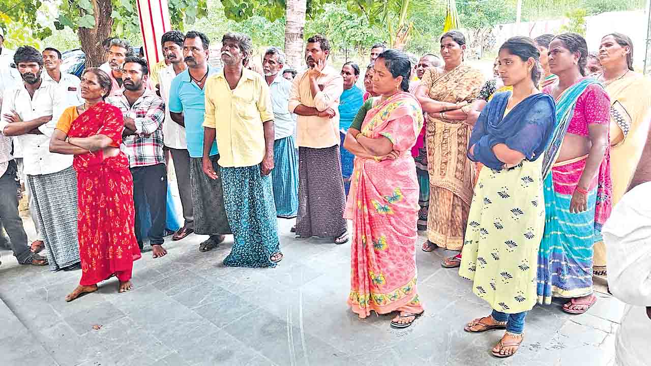 కాంగ్రెస్‌ నాయకుల నుంచి రక్షణ కల్పించండి