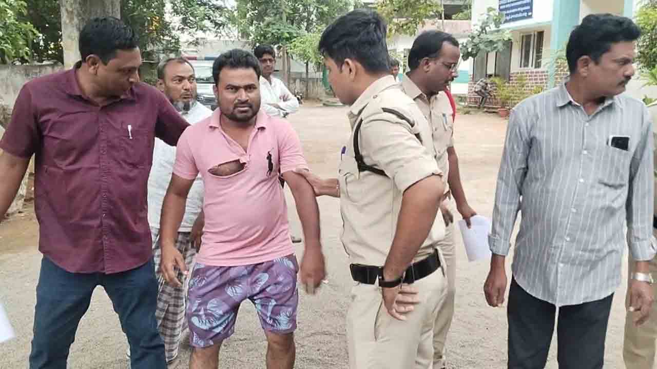 కాంగ్రెస్ వర్సెస్ కాంగ్రెస్ మధ్యలో కోస్గి ఎస్సై